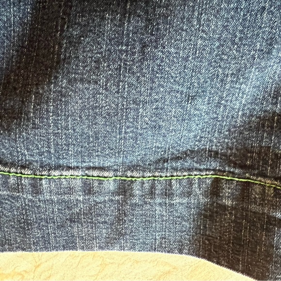 Women’s Lilly Pulitzer denim cropped jeans with green trim - Picture 3 of 5